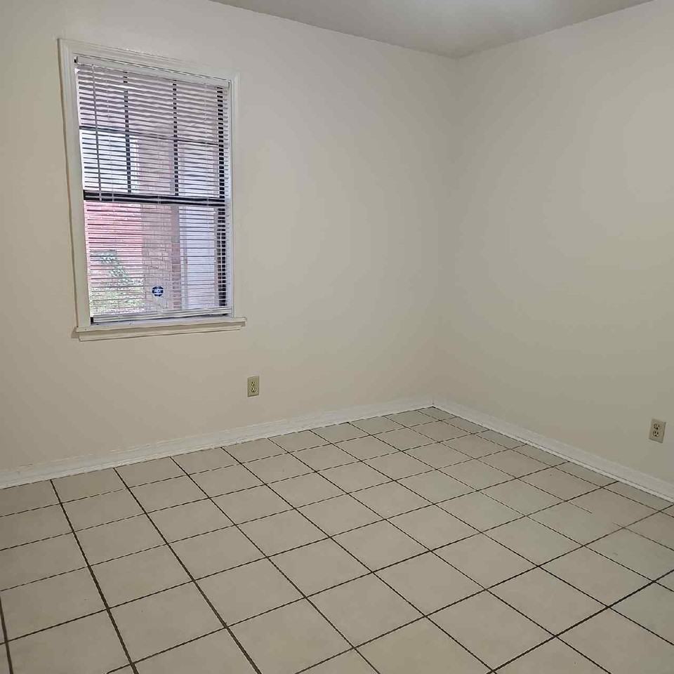 509 Vernon St #1 - Photo 2 of 5