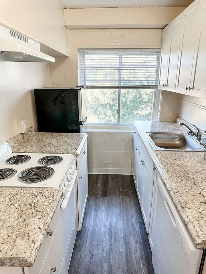 1201 Highland Ave - Photo 2 of 21