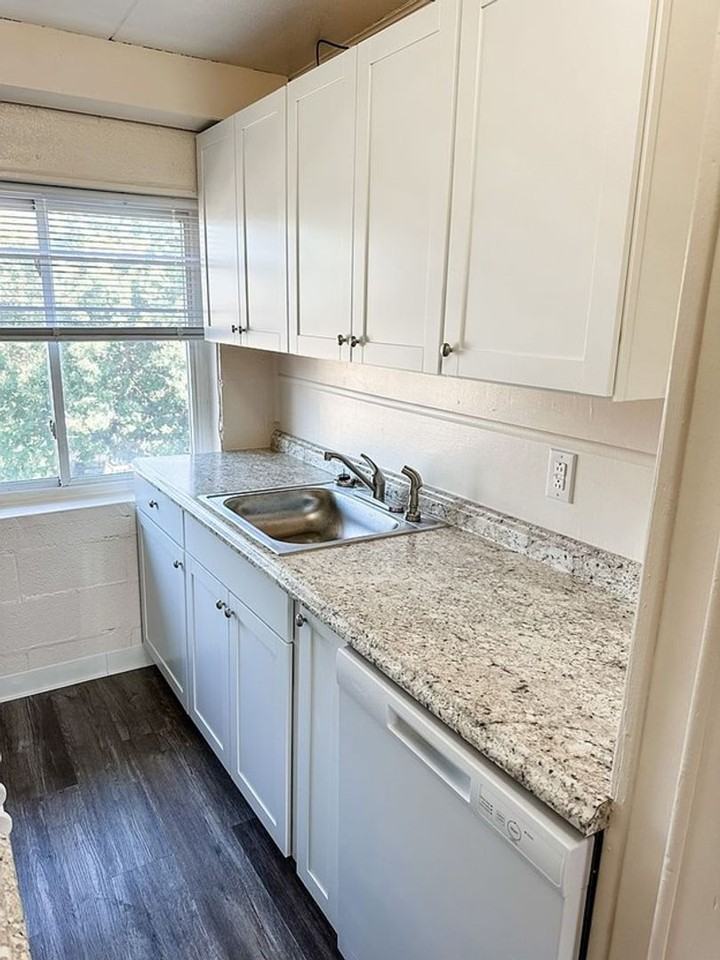 1201 Highland Ave - Photo 4 of 21