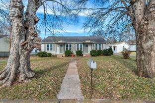 203 5th Ave #B - Photo 1 of 1