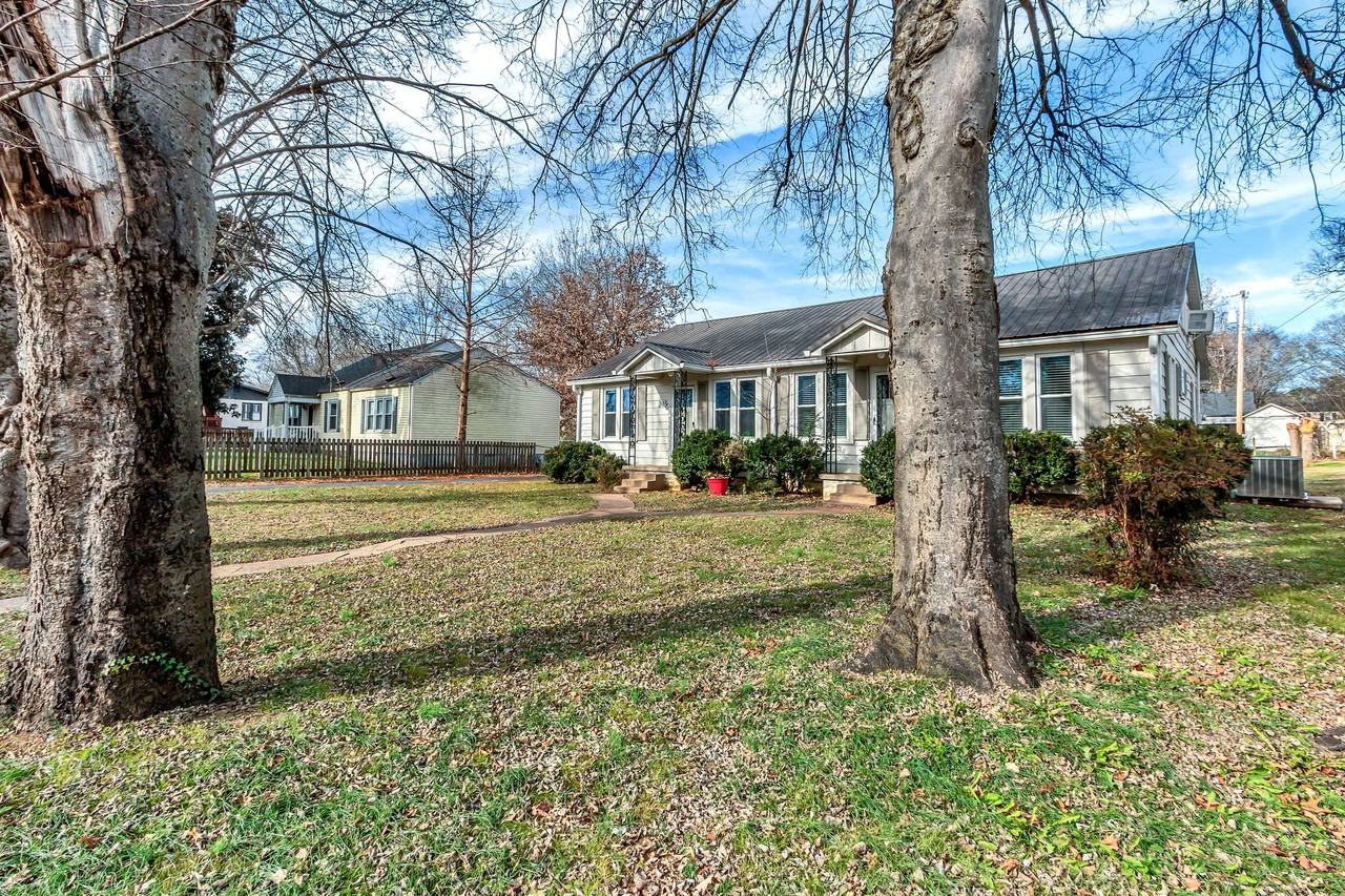 203 5th Ave #B - Photo 3 of 31