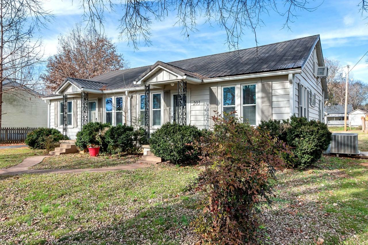 203 5th Ave #B - Photo 4 of 31