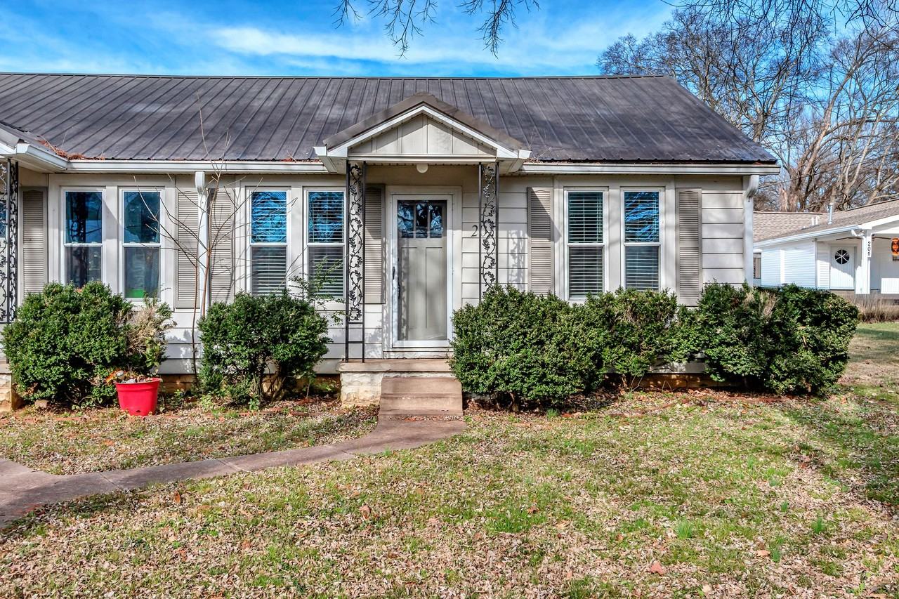 203 5th Ave #B - Photo 6 of 31