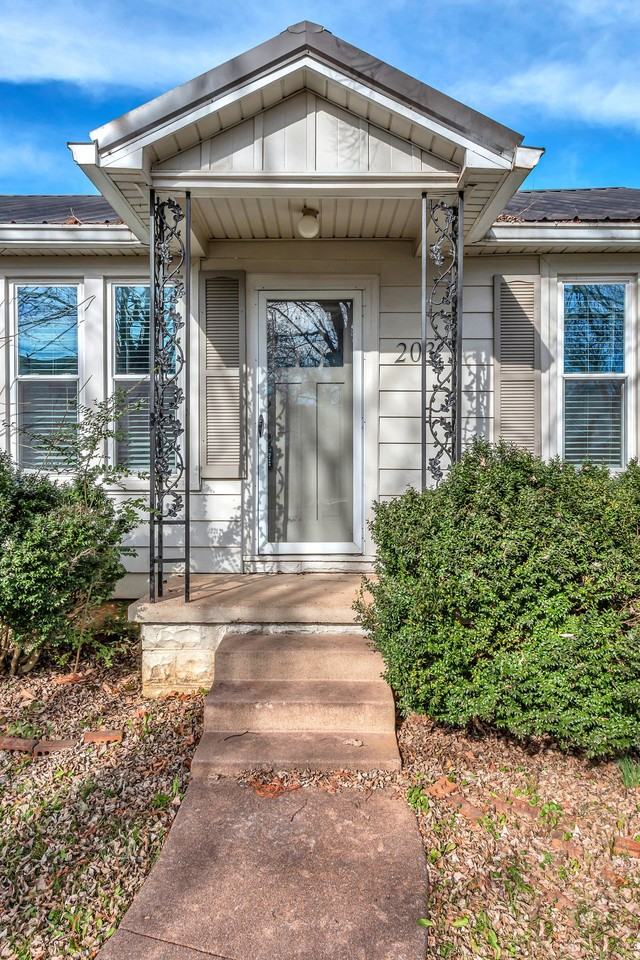 203 5th Ave #B - Photo 7 of 31