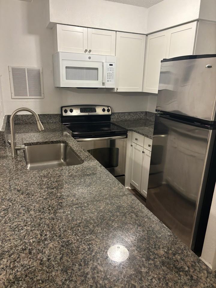 111 Pearl St #111-1BRENO - Photo 3 of 15