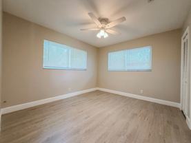 541 Ne 44th St #B - Photo 1 of 1