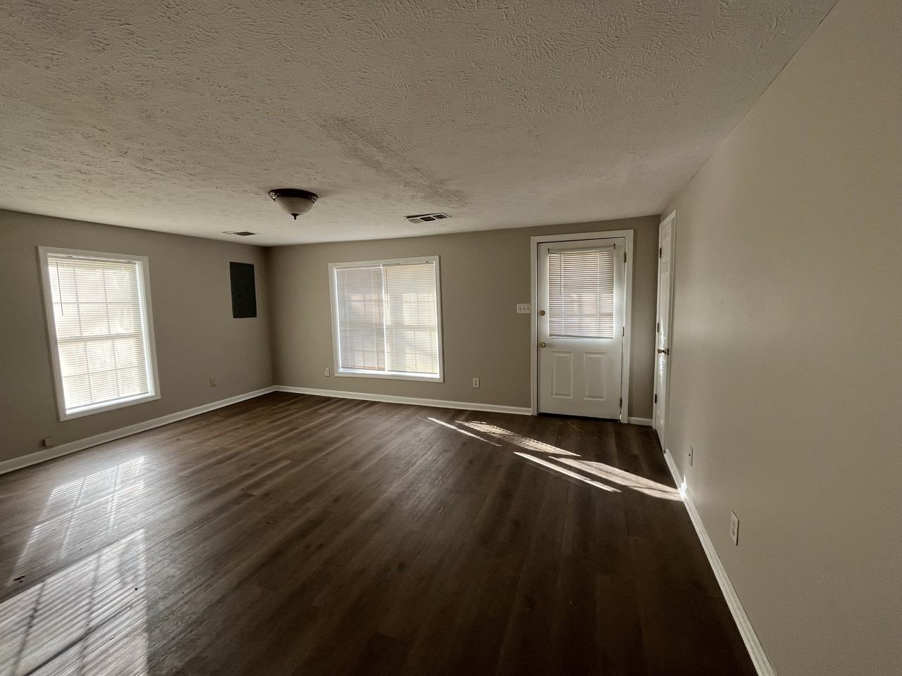 604 N Mclemore Ave #1 - Photo 2 of 10