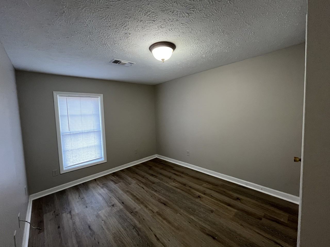 604 N Mclemore Ave #1 - Photo 4 of 10