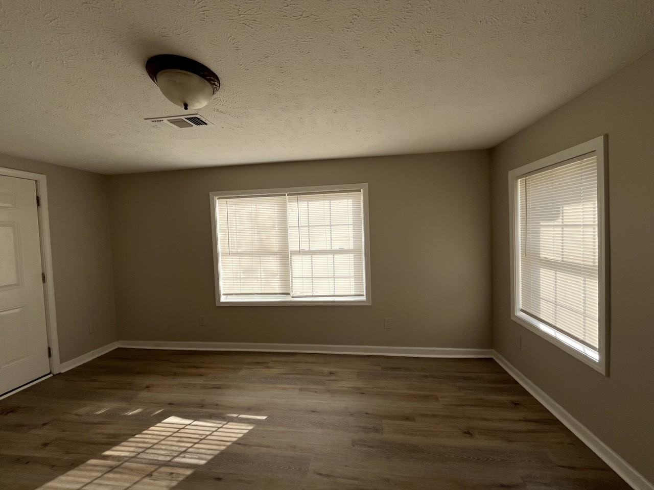 604 N Mclemore Ave #1 - Photo 6 of 10