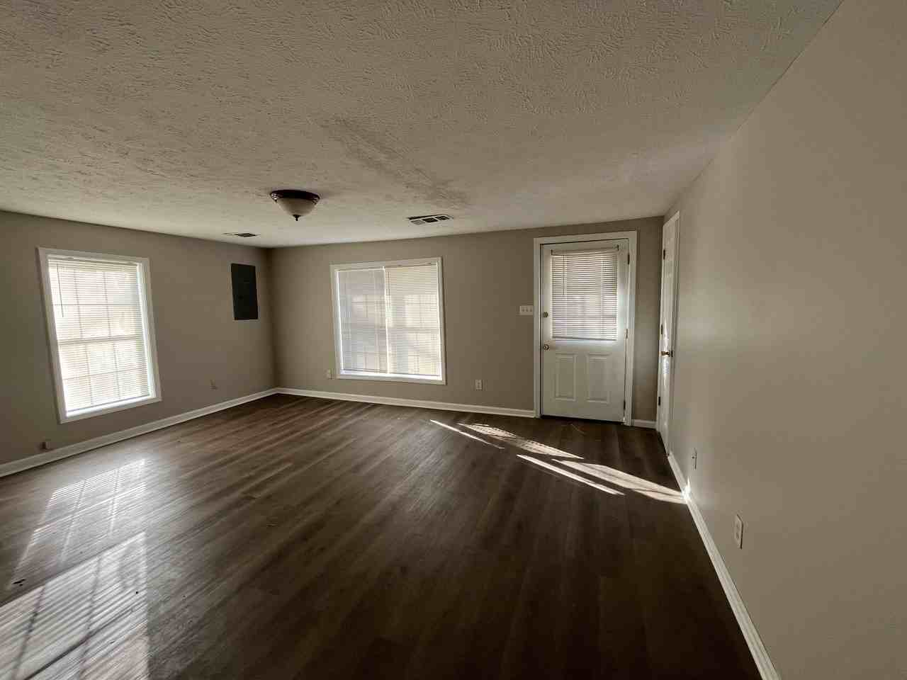 604 N Mclemore Ave #1 - Photo 7 of 10