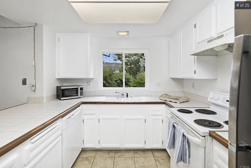 1498 Gustavo St #B - Photo 5 of 20