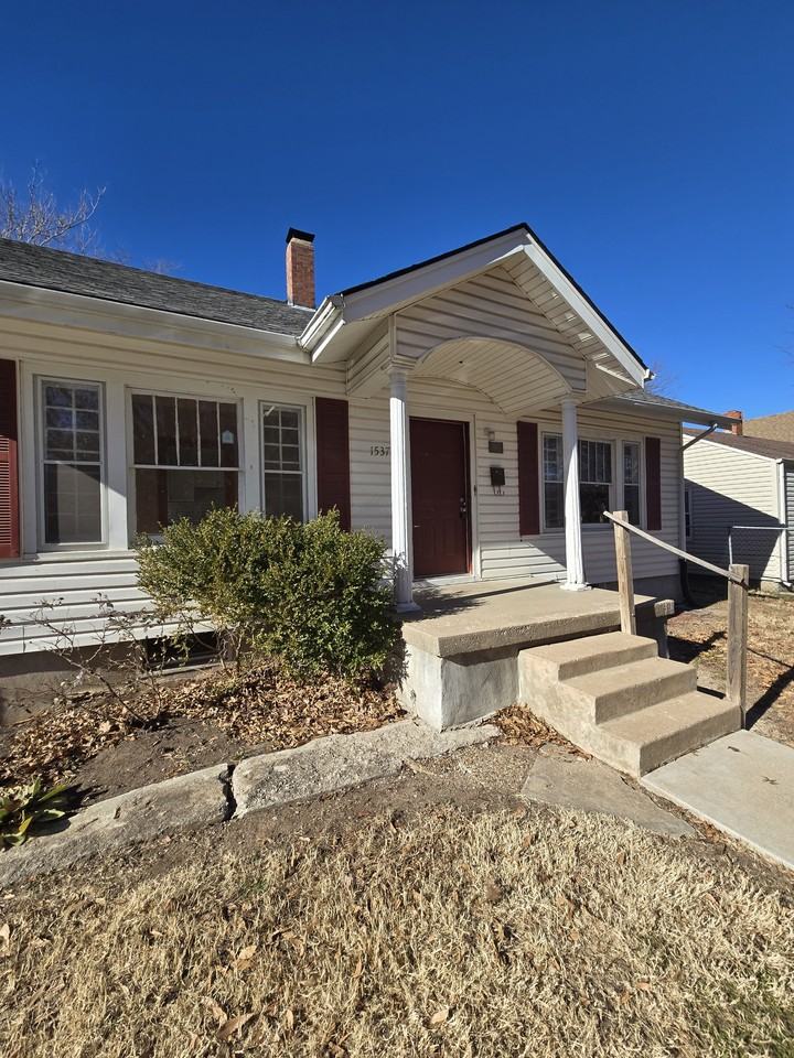 1537 N Vassar Ave #1 - Photo 2 of 50