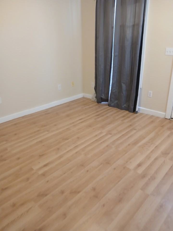 709 S Poplar St Apt B #B - Photo 2 of 8