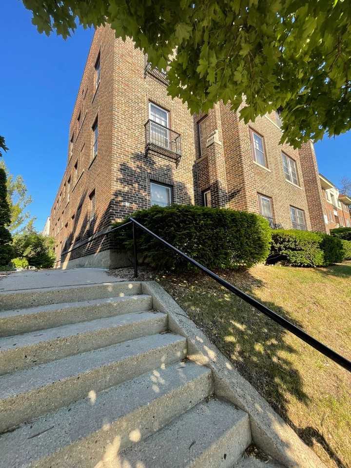 2632 N Oakland Ave - Photo 2 of 20