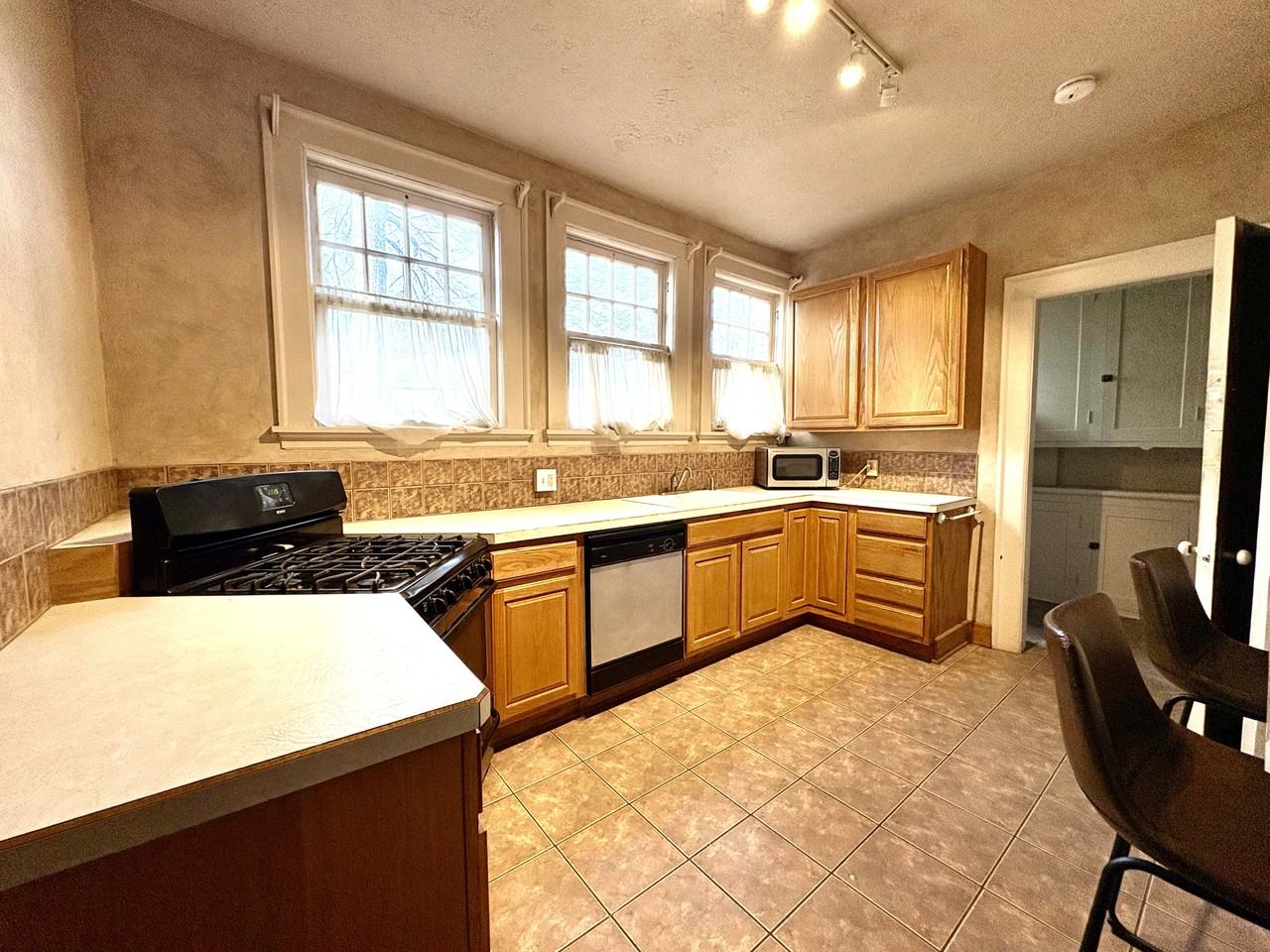 607 Copley Rd #1 - Photo 3 of 31