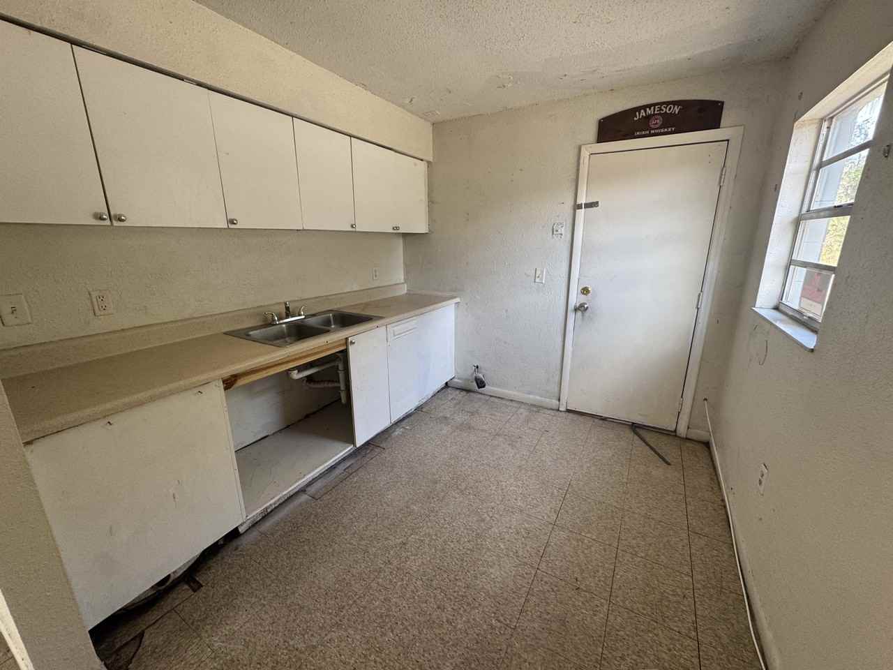 505 Kilgore St #10 - Photo 7 of 9