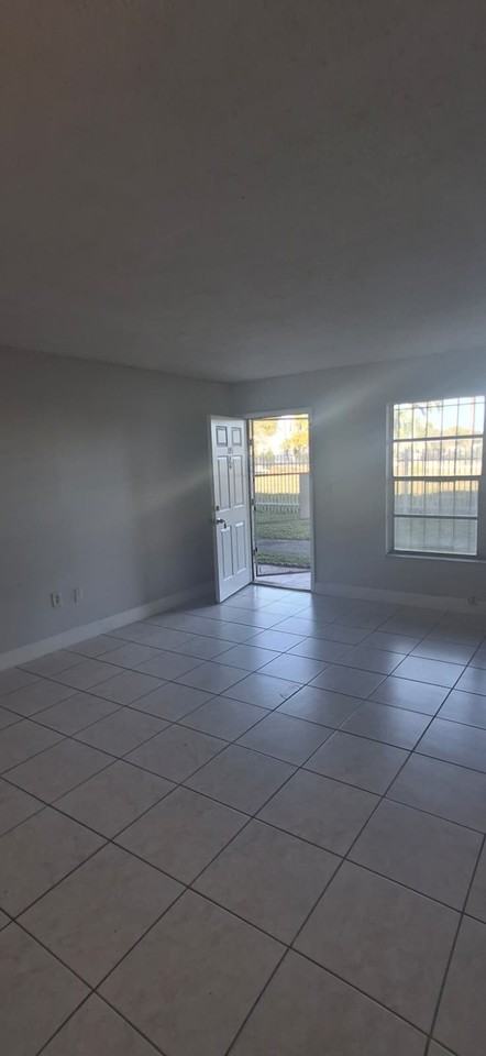 251 Nw 177th St #105 - Photo 2 of 9