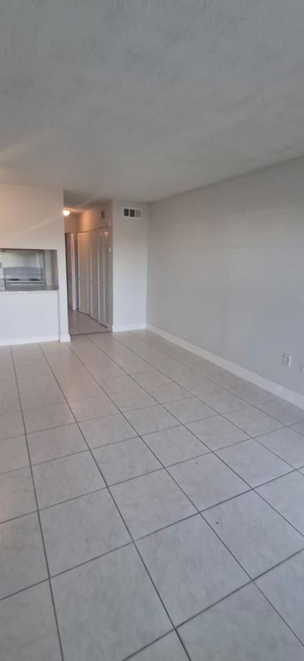 251 Nw 177th St #105 - Photo 4 of 9