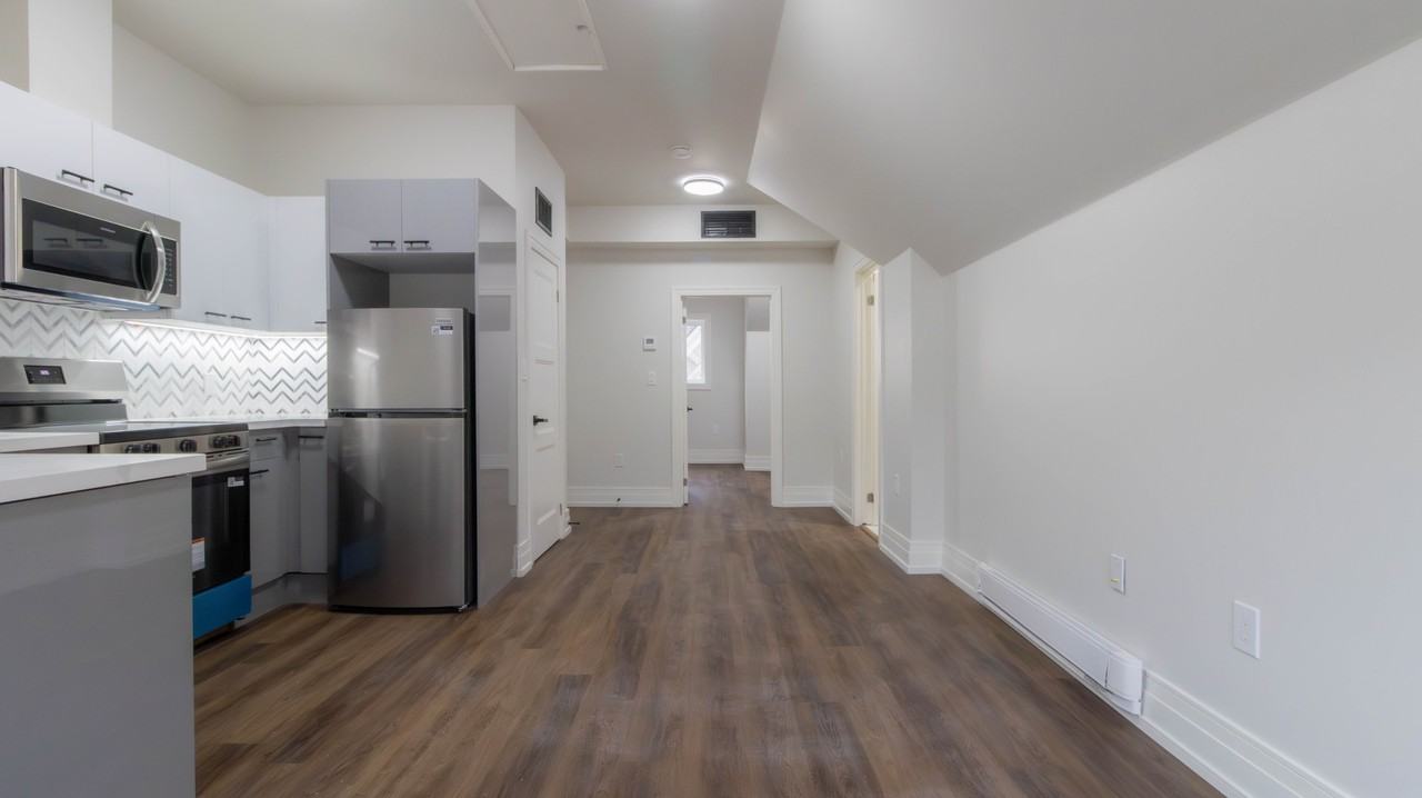 52 Charlton Ave W #5 - Photo 2 of 8