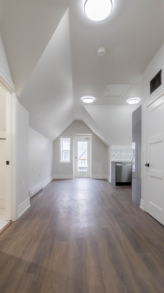 52 Charlton Ave W #5 - Photo 3 of 8