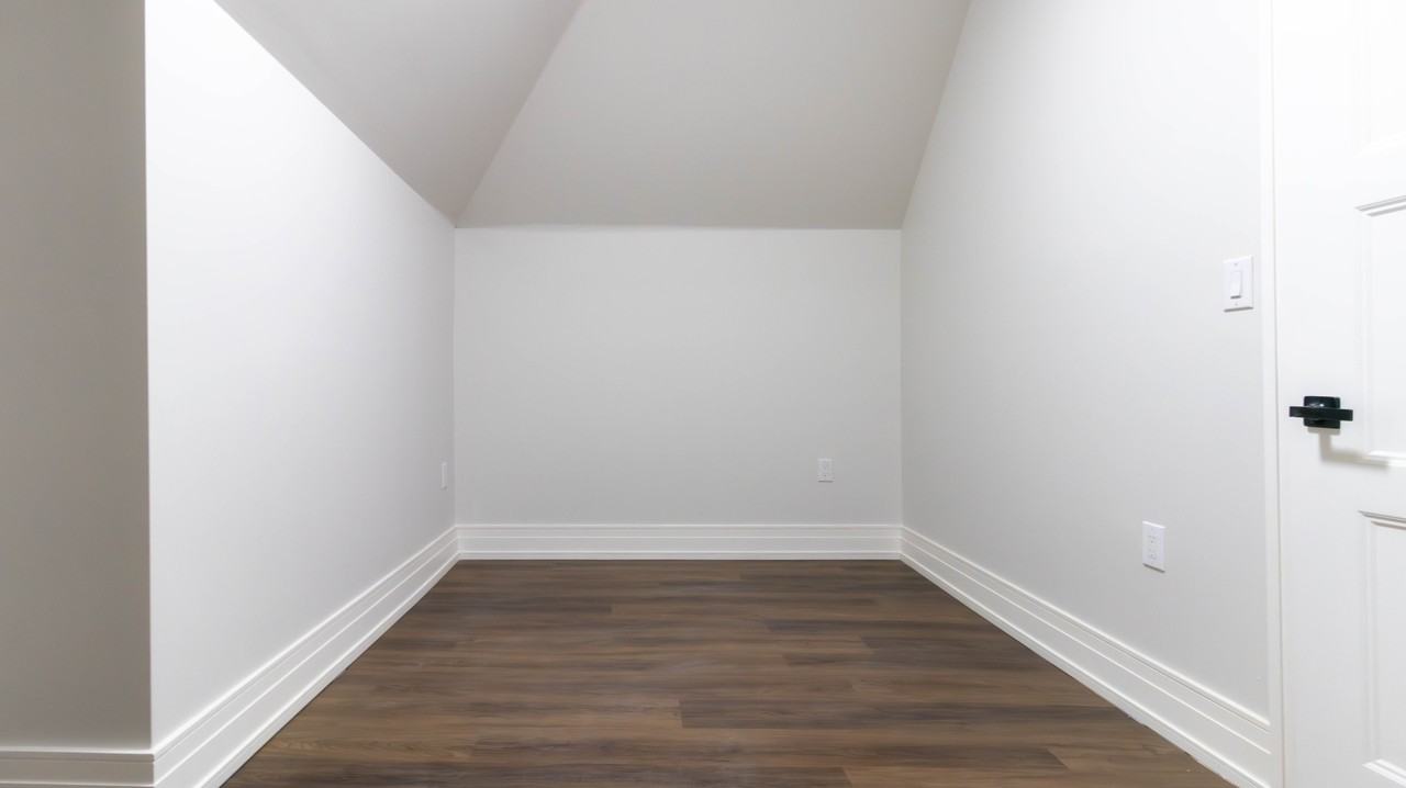 52 Charlton Ave W #5 - Photo 5 of 8