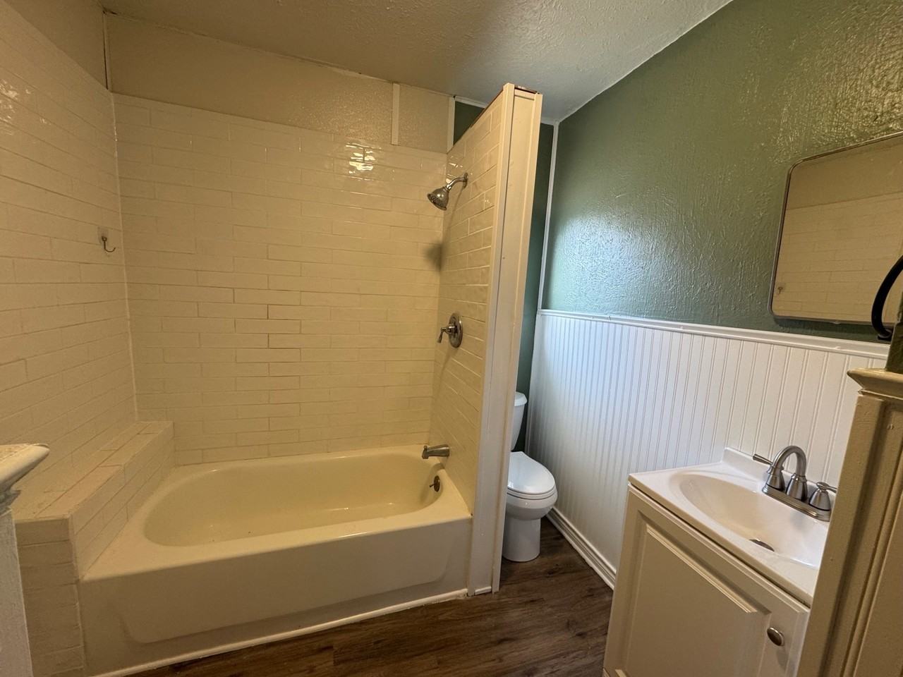 1002 E Pearl St #1 - Photo 3 of 9