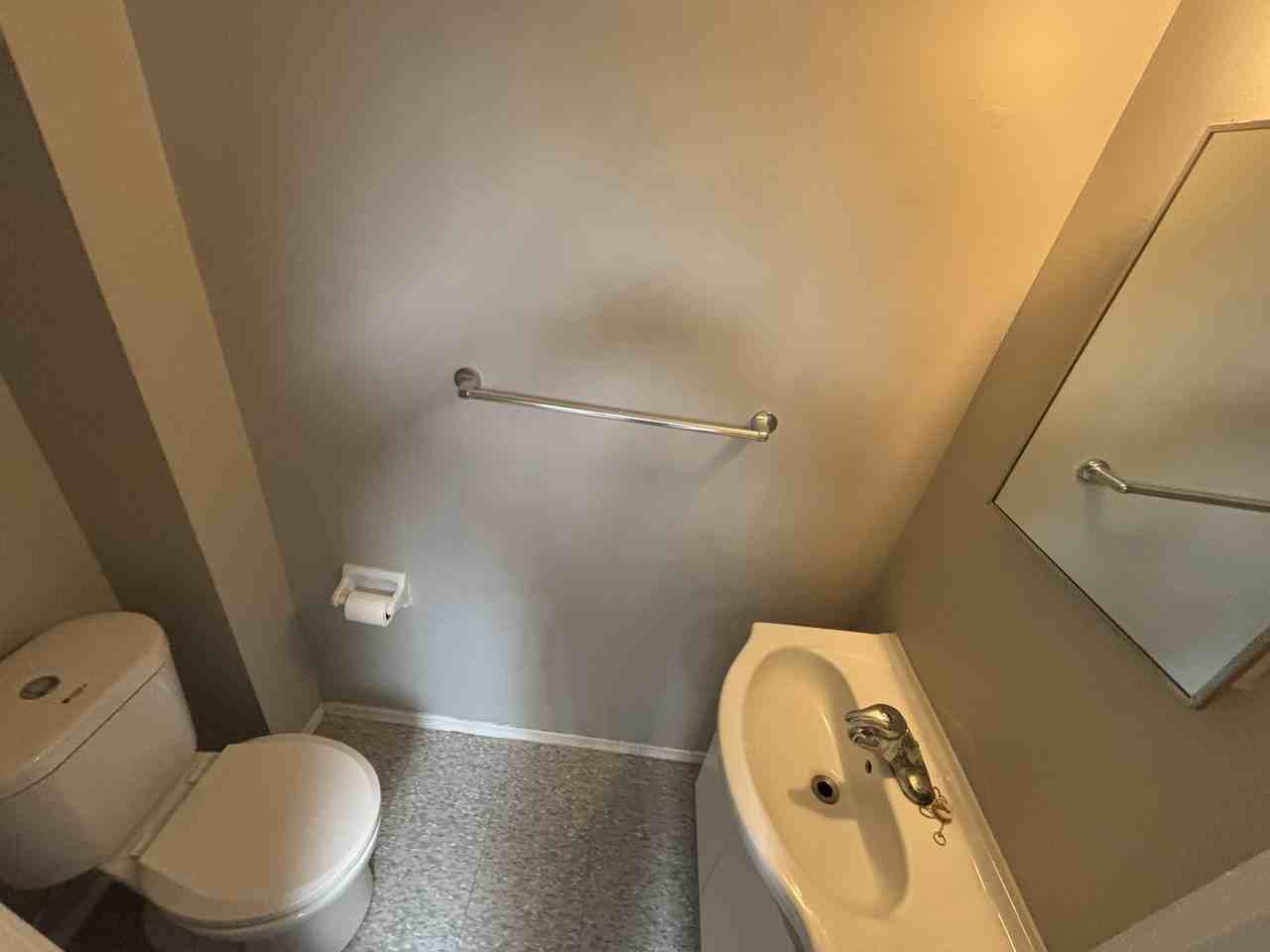 457 Albert St #9 - Photo 5 of 18