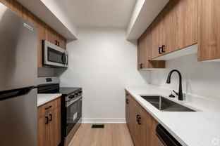 715 E Race St - Photo 1 of 1