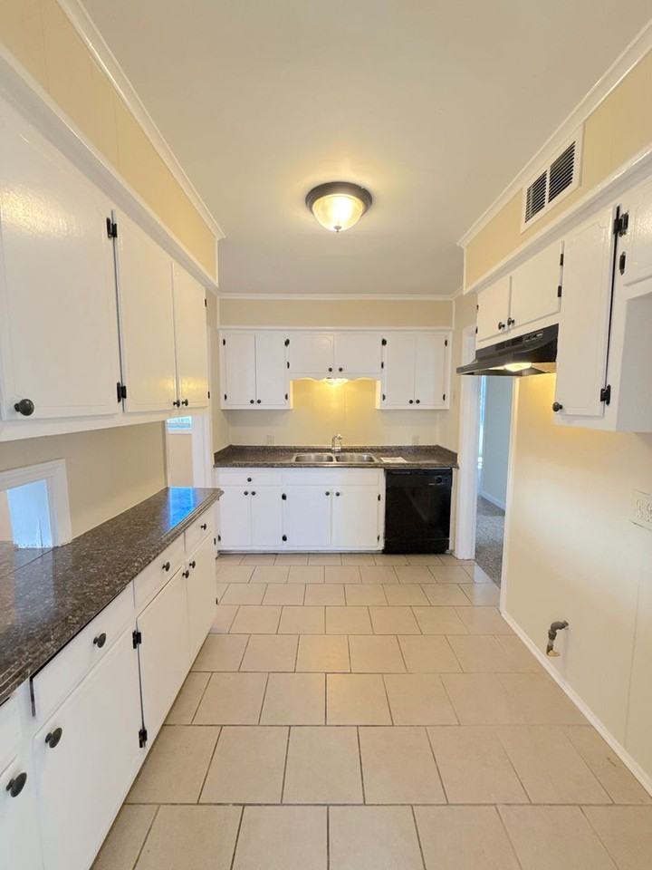 3240 N Waynoka Cir - Photo 2 of 9