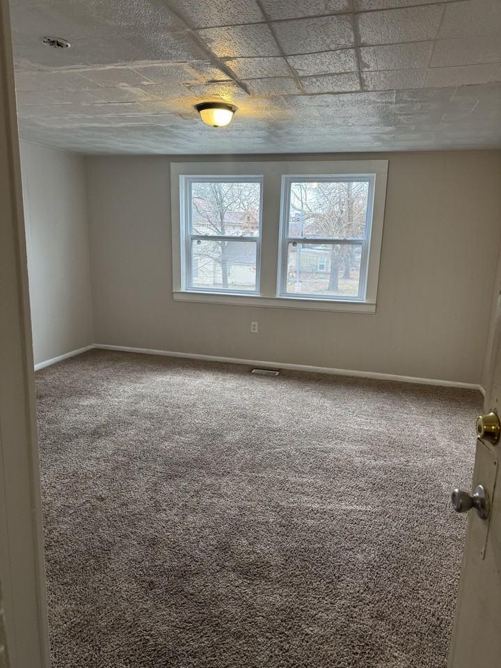 308 Nw Gordon St #B - Photo 2 of 5