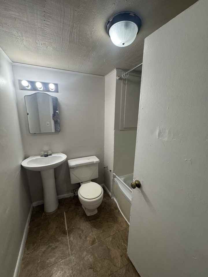 308 Nw Gordon St #B - Photo 5 of 5