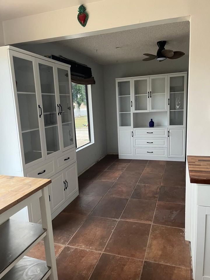 680 Sunset Dr #1 - Photo 3 of 10