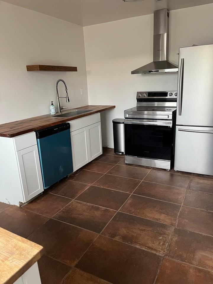 680 Sunset Dr #1 - Photo 6 of 10