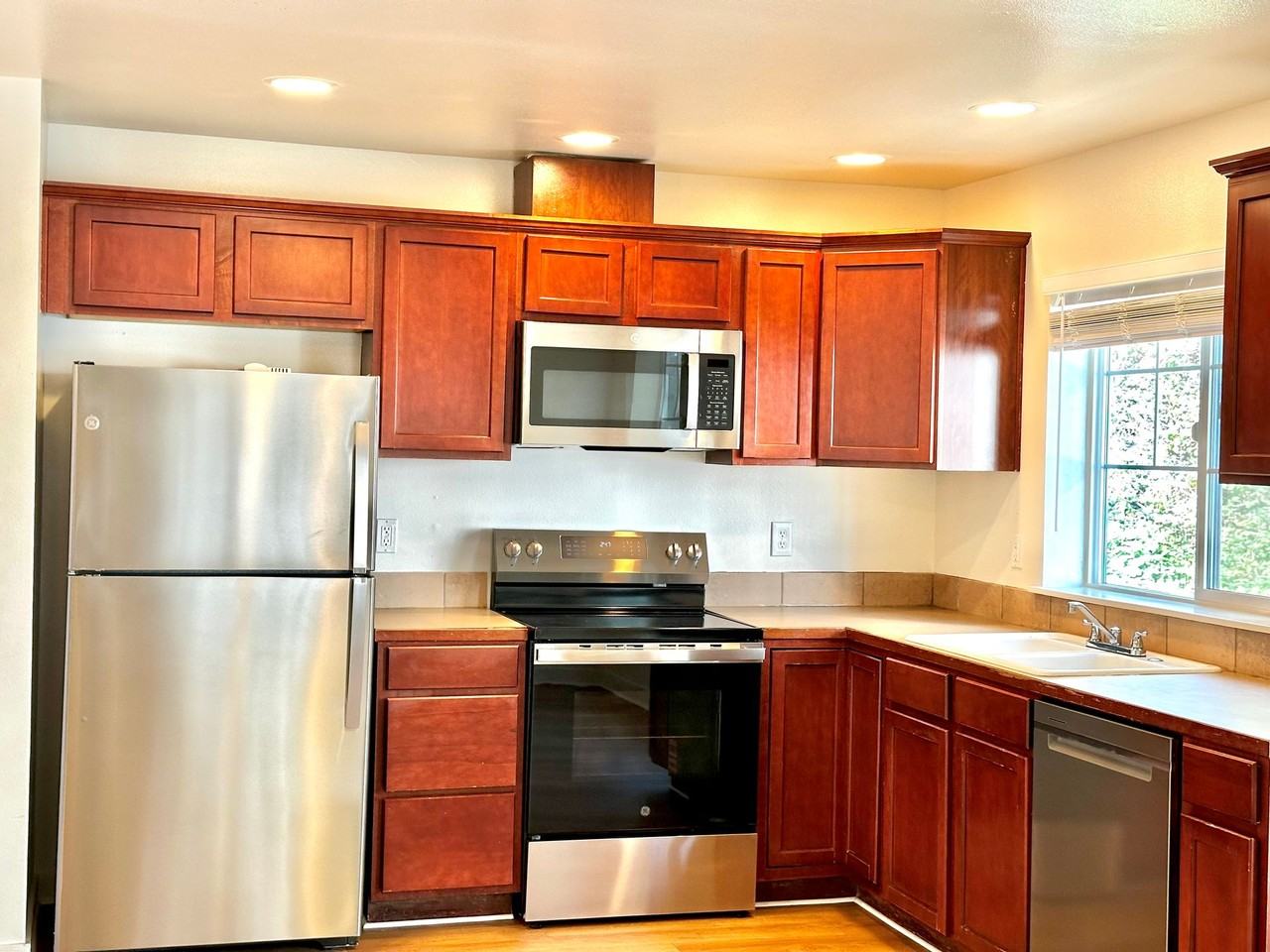 Pasadena Place Apartments - Photo 5 of 19