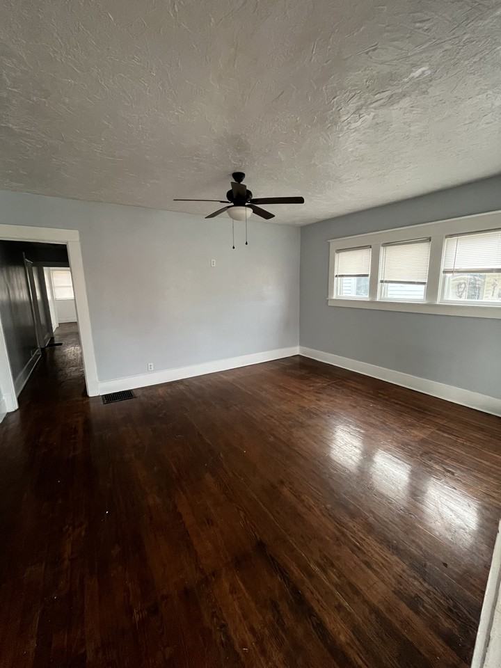 735 W 3rd St #1 - Photo 5 of 20