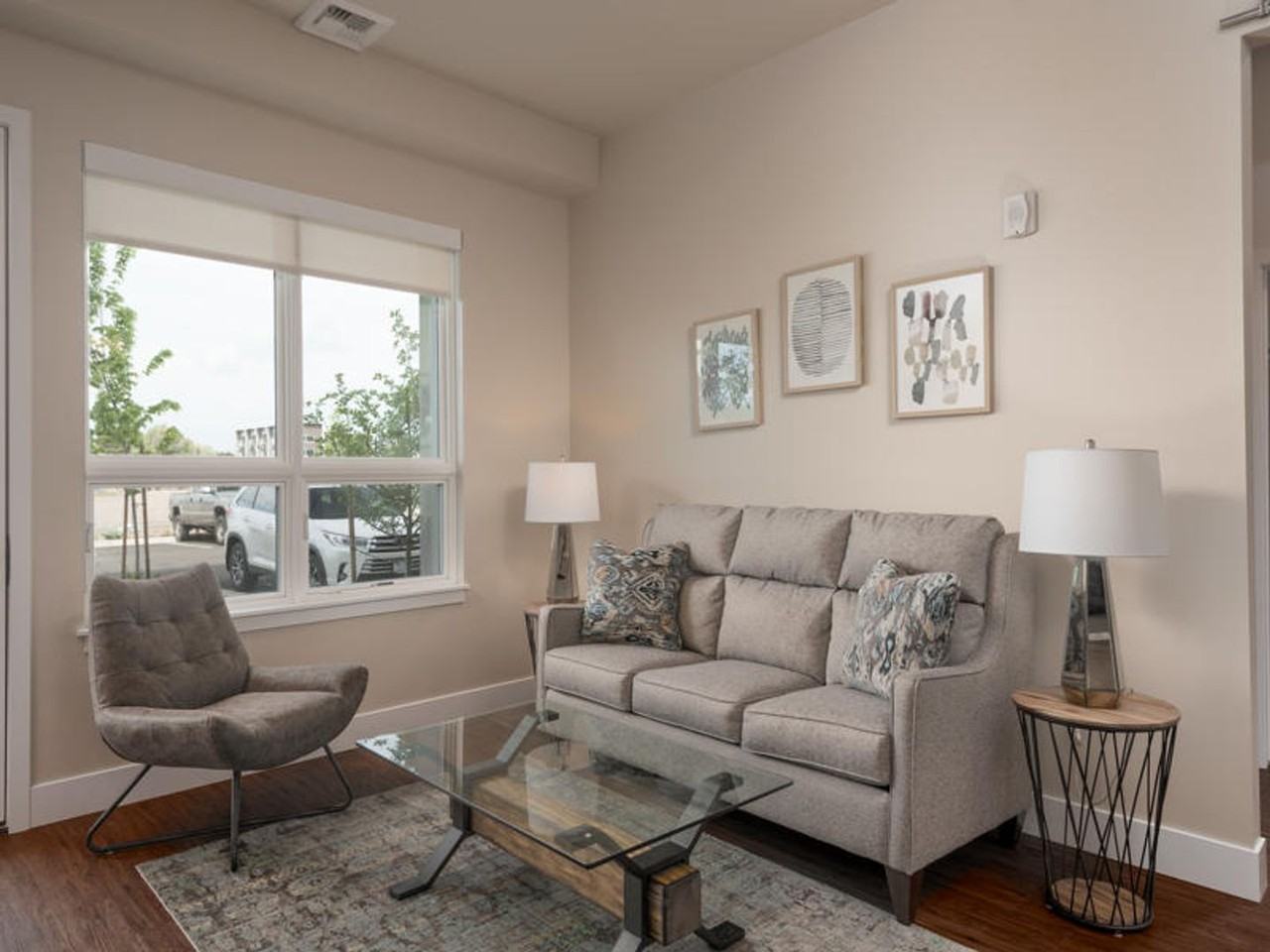 945 Wyoming St - Photo 4 of 16