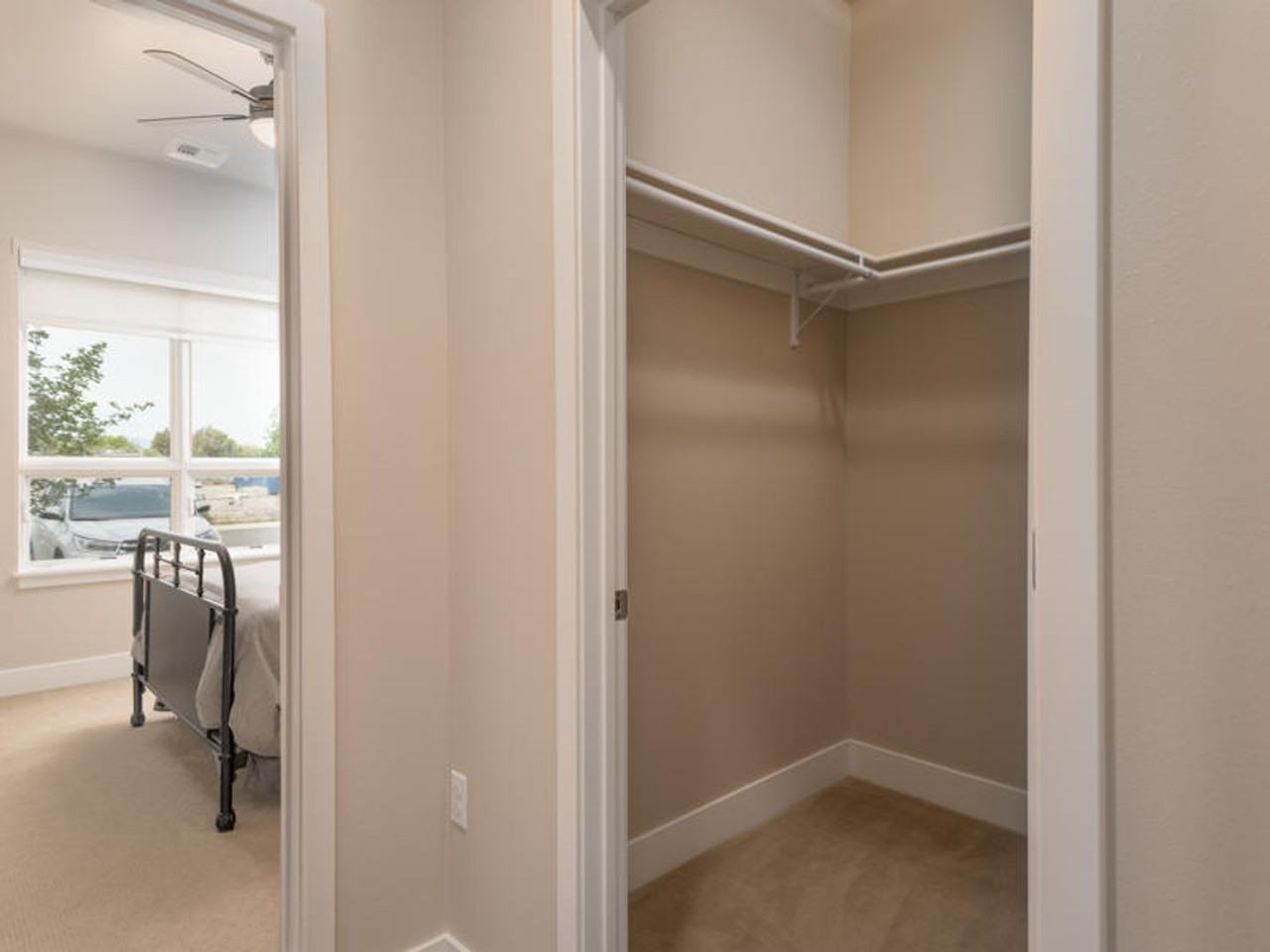 945 Wyoming St - Photo 7 of 16