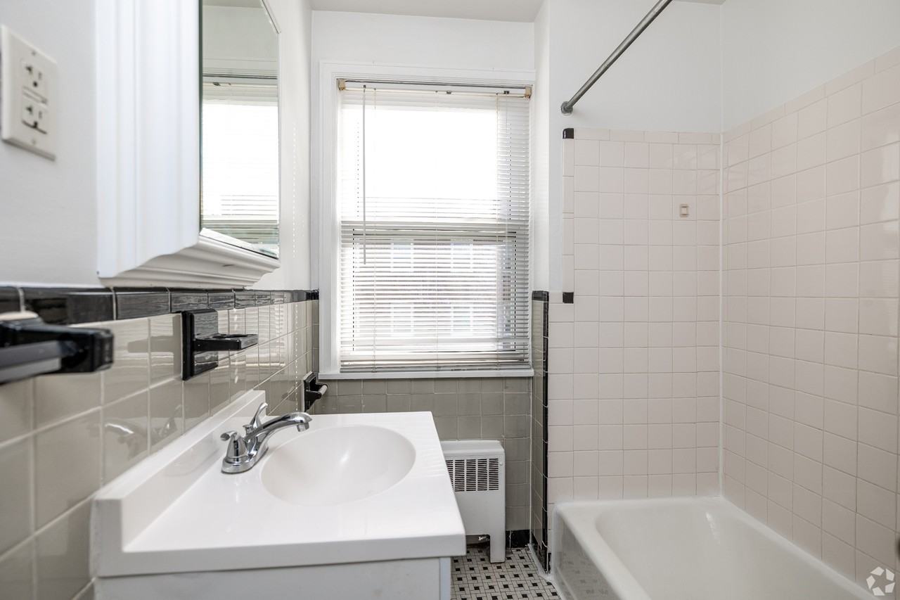 4200 Grand AvenueBldg 1 C6 3rd Floor #C6 - Photo 4 of 14