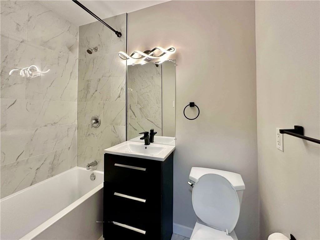 162 Ivy Cres #2 - Photo 4 of 10