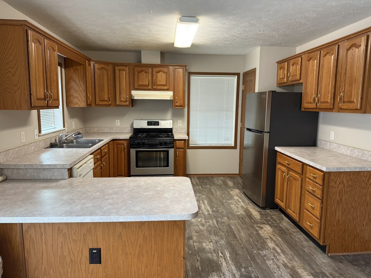 1010 W 30th St #1 - Photo 5 of 20