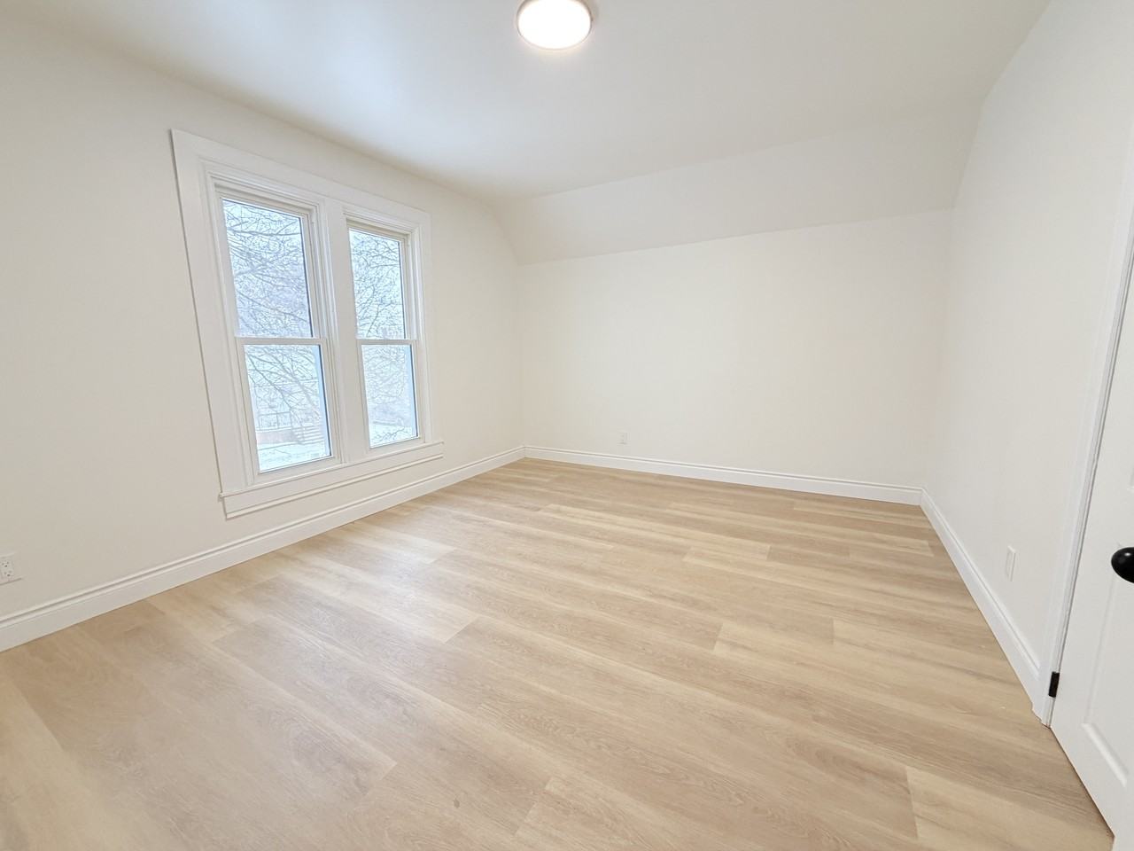 165 College Ave N #2 - Photo 3 of 12