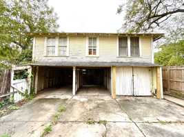 featured image of 810 W Magnolia Ave