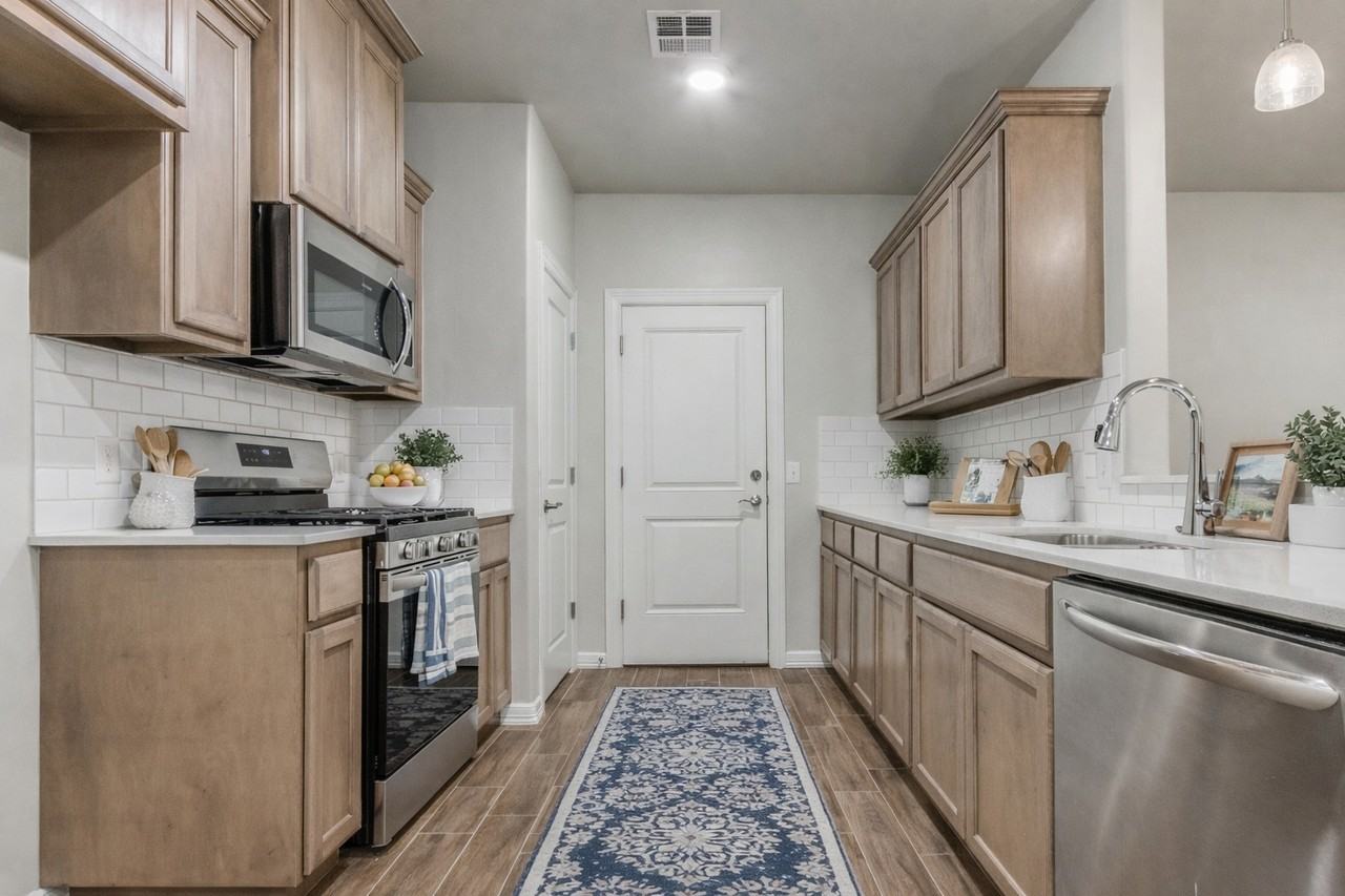 12913 Willow Villas Dr #B - Photo 2 of 14