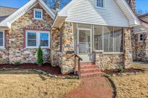 featured image of 894 N Idlewild St