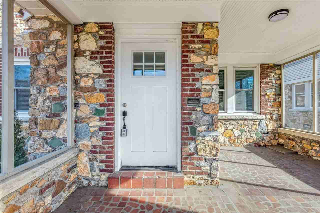 894 N Idlewild St - Photo 5 of 26