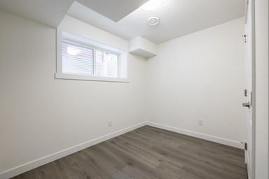 9811 107 Ave Bsmt #9811BS - Photo 3 of 12