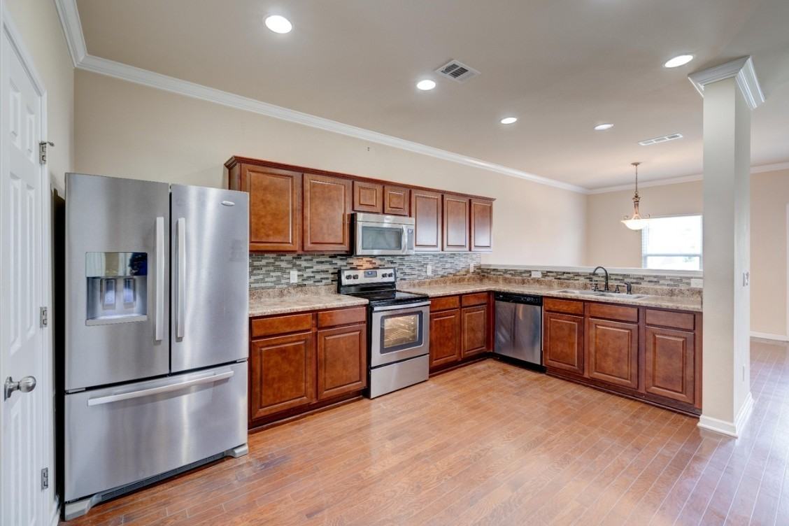 654 Pemberton Dr #1 - Photo 4 of 12