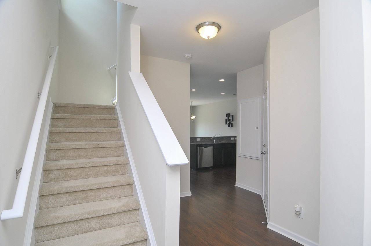 429 Eastfair Dr #1 - Photo 3 of 34