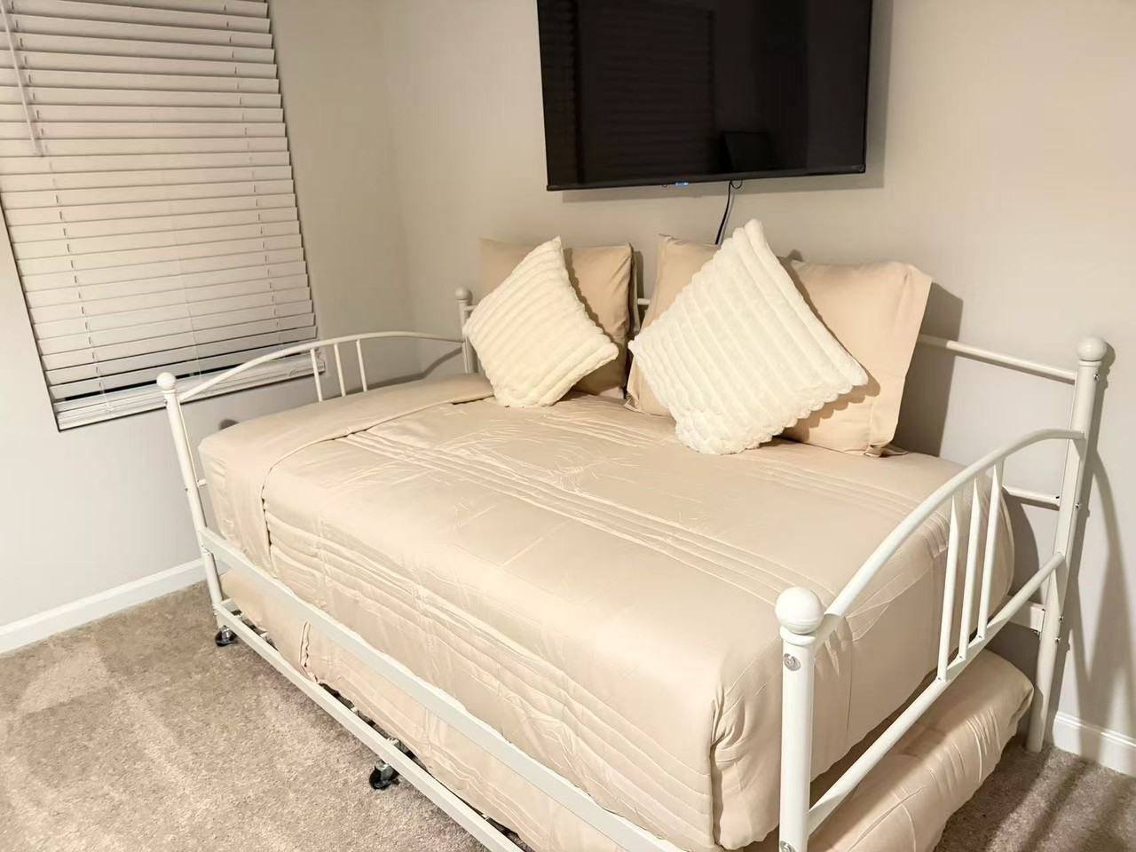 1371 Speedway St #1 - Photo 5 of 10