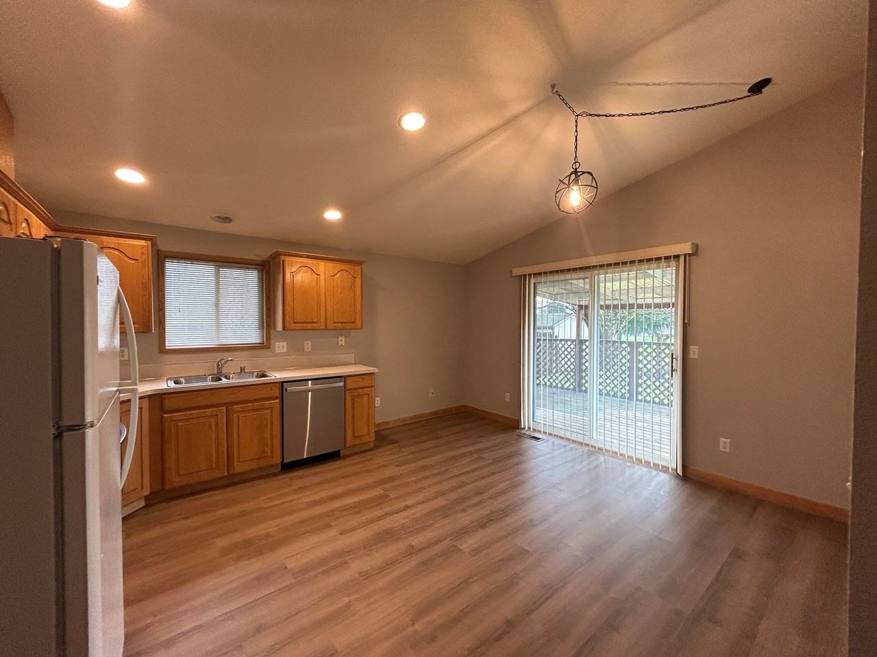 7509 Ne 67th St - Photo 3 of 18